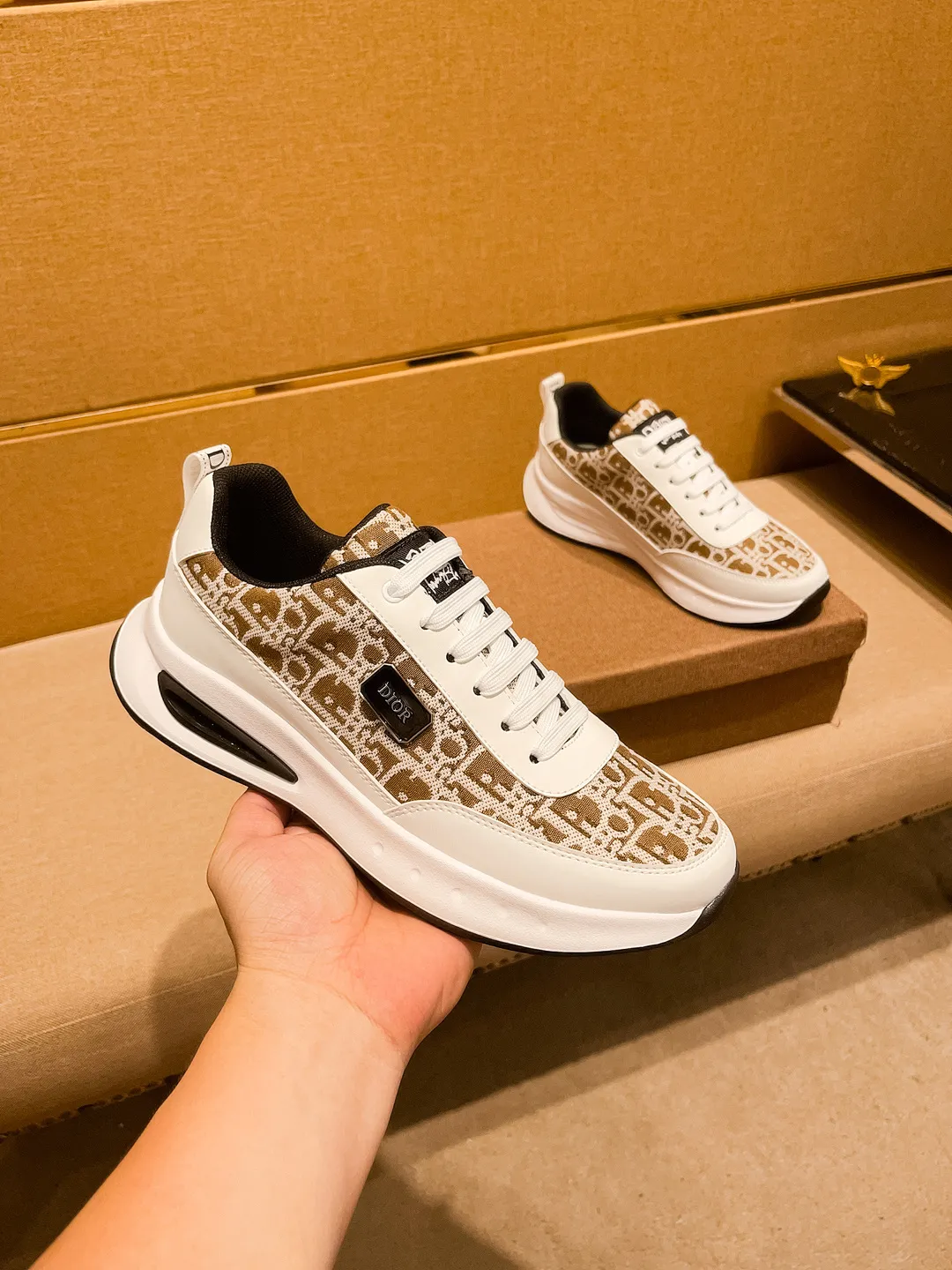 🚘🚘Factory batch 440 💰[Dior]🔥 High-end men's shoes brand official website 1:1 latest masterpiece: the upper is made of mercerized fabric imported from Italy with a comfortable and breathable lining➕original non-slip and wear-resistant outsole🔥, making walking more convenient and comfortable! An exclusive new model, a stunning work, a beautiful 1:1 replica [color] compared to the official quality! Create a fashionable personality to set off your uniqueness! A must-have for trendy men! Classic🔥Size: 38-44 Color: 🔥 2⃣️ colors available🔥